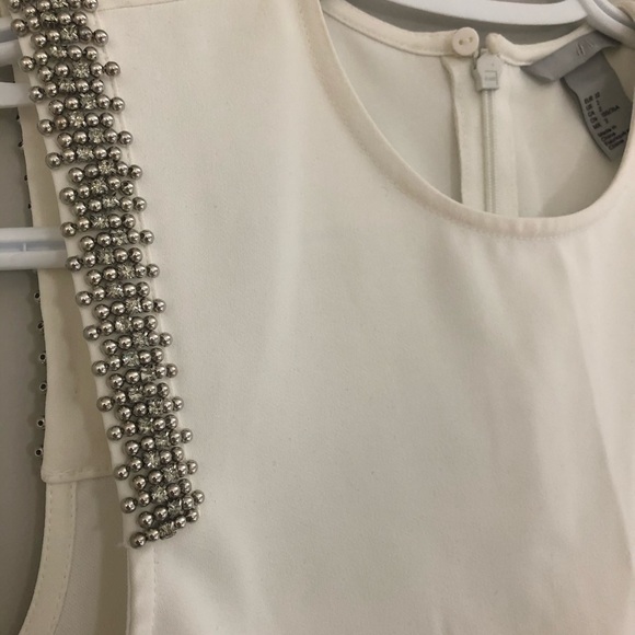 Sleeveless top with embellishments - Picture 2 of 2